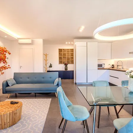 Modern And Contemporary Flat *