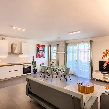Modern And Contemporary Flat דירה *