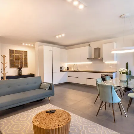 Modern And Contemporary Flat *