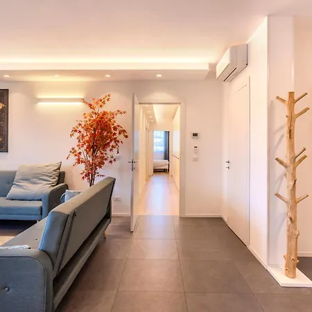 Modern And Contemporary Flat * קוארטו ד'אלטינו
