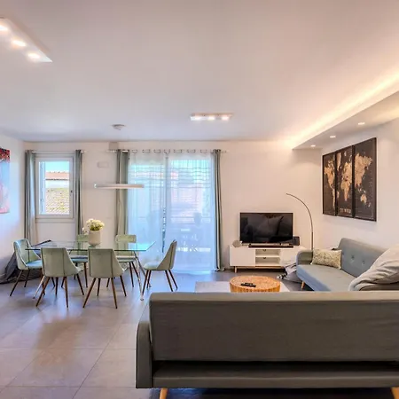 Modern And Contemporary Flat *